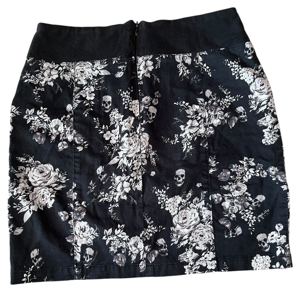 Funk N Soul Goth Mini Skirt – Size XS – Skull & Rose Print 🖤🌹